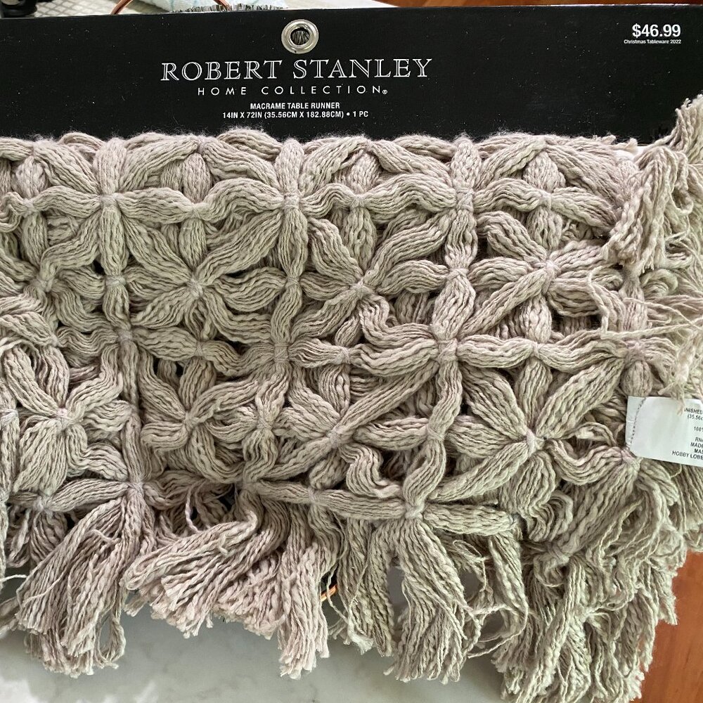 READY FOR THE HOLIDAYS MACRAME TABLE RUNNER NEW W/TAGS